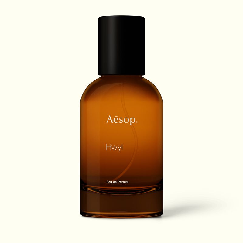 어두운 갈색 유리병에 담긴 이솝 휠 오 드 퍼퓸 50ml — 이솝 휠